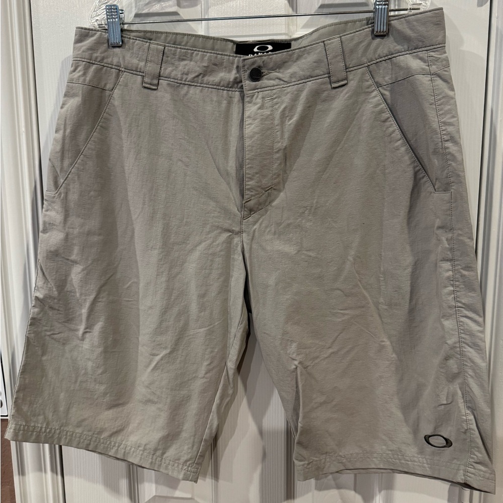 Oakley Men's Gray Flat Front Shorts